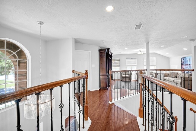 Building Photo - 8307 Summer Reef Dr