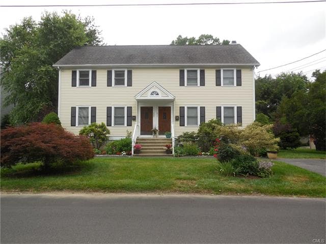 Photo - 211 Hunyadi Ave