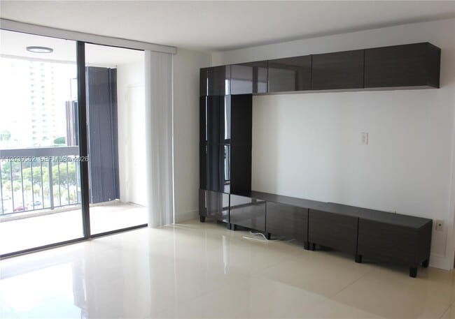 Building Photo - 2333 Brickell Ave Unit 1004