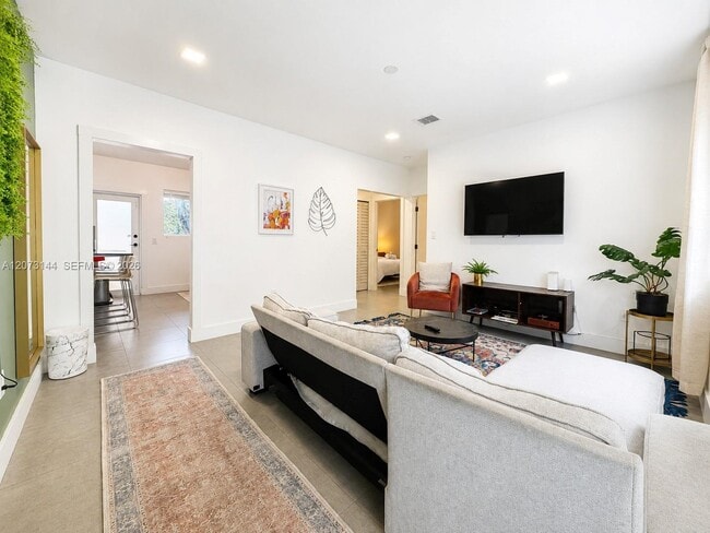 Photo - 220 NW 47th St Unidad B