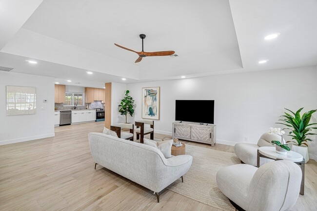 Photo - 718 SW 27th Pl