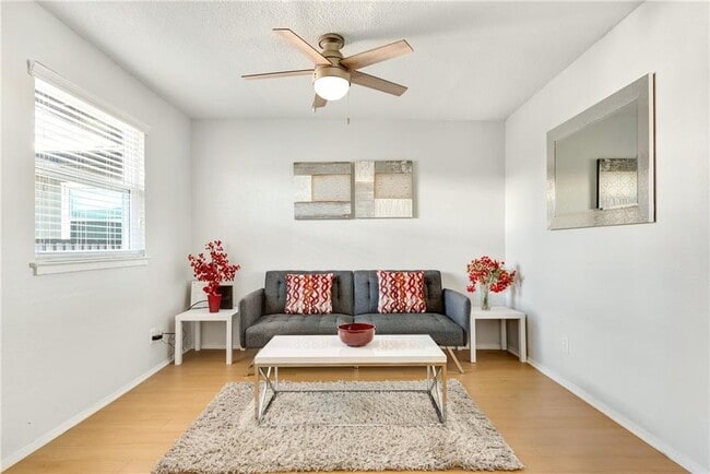 Photo - 2401 Manor Rd Unit 209