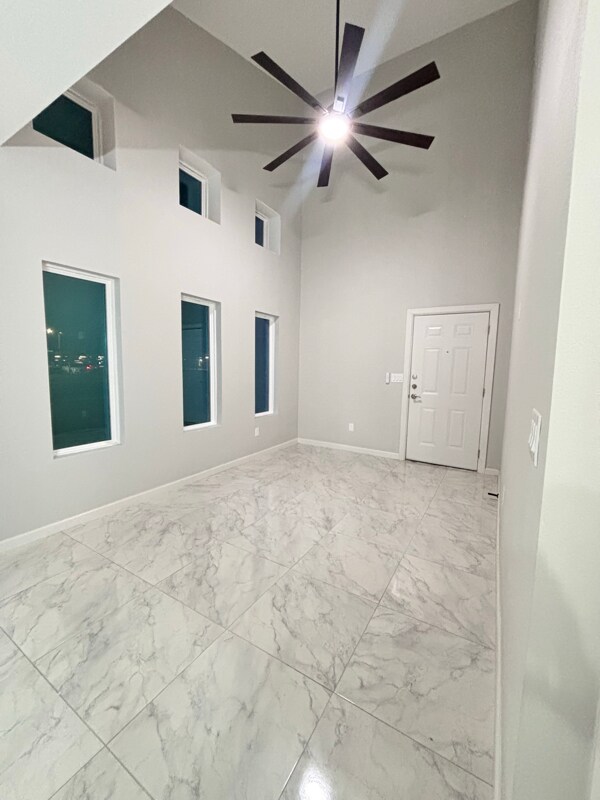 Photo - 703 Pedro St Unidad 3