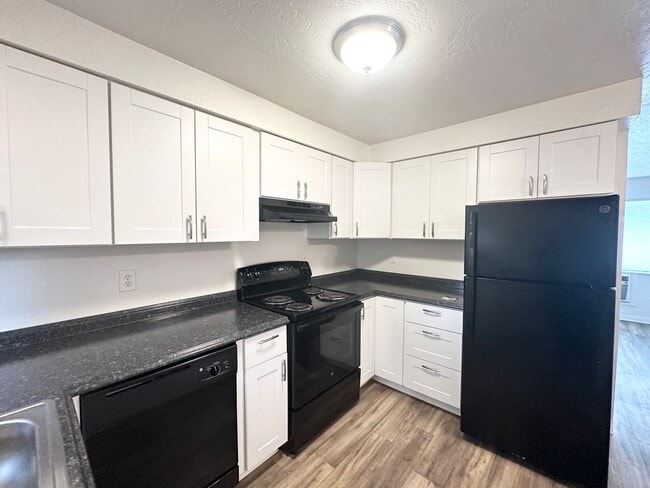 Building Photo - 218 N Michigan Ave Unit 218-A