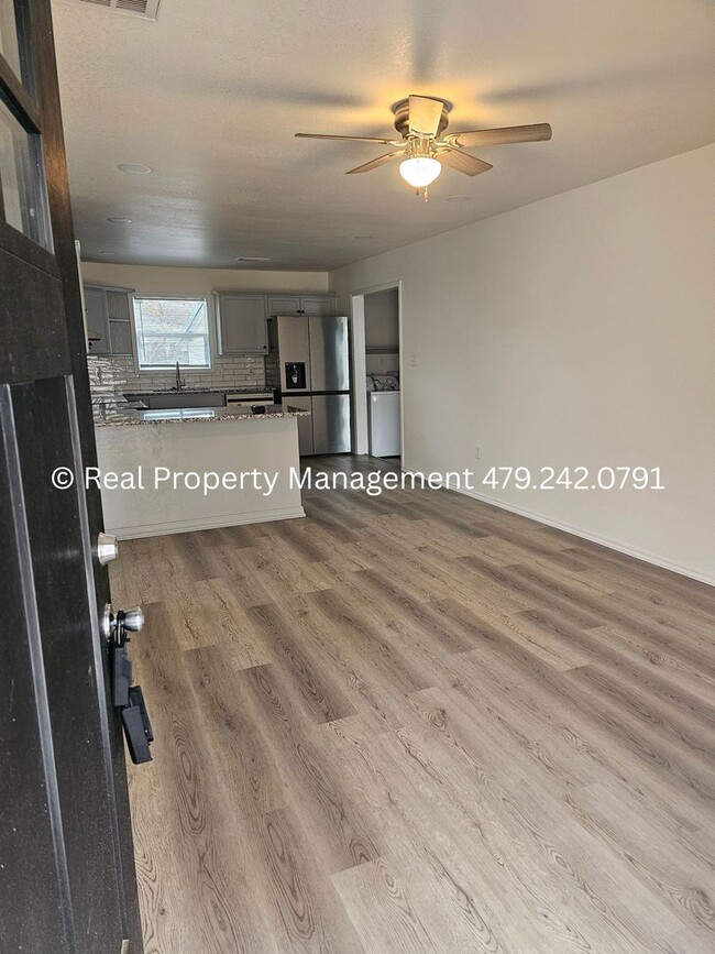 Photo - 407 Hemlock St