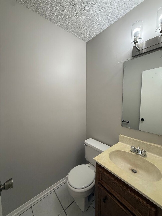Photo - 7001 Winedale Dr Unit B