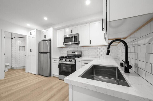 3335 Stocker St W Unit 1/4