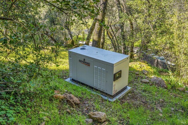 Photo - 522 Meadowood Ln