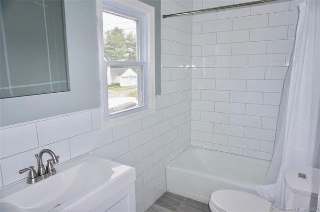 Photo - 15 Crofut Pl Unit 1