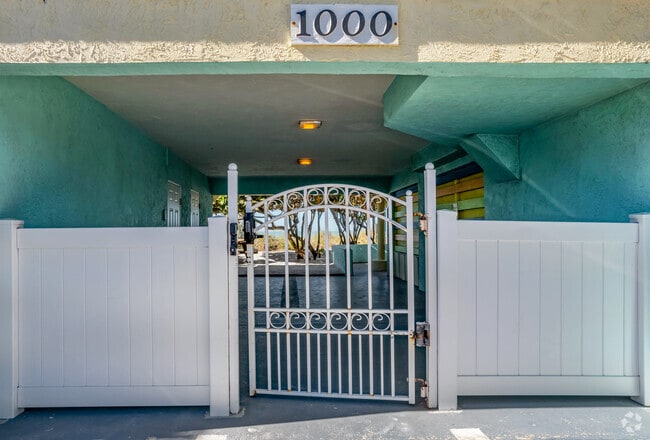 Entrada - Beach House Resort