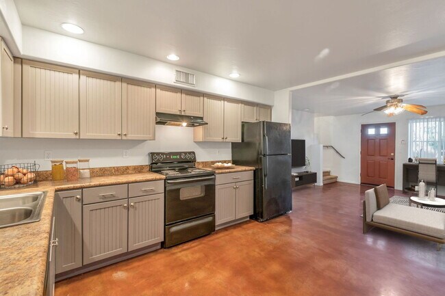 Photo - 2358 N 6th Ave