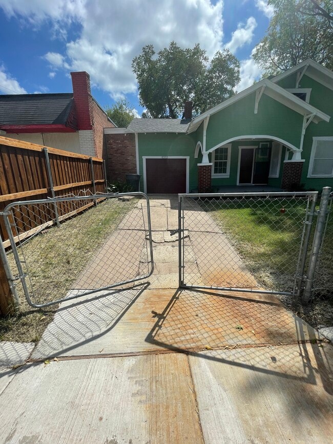 Photo - 5332 Lindsley Ave