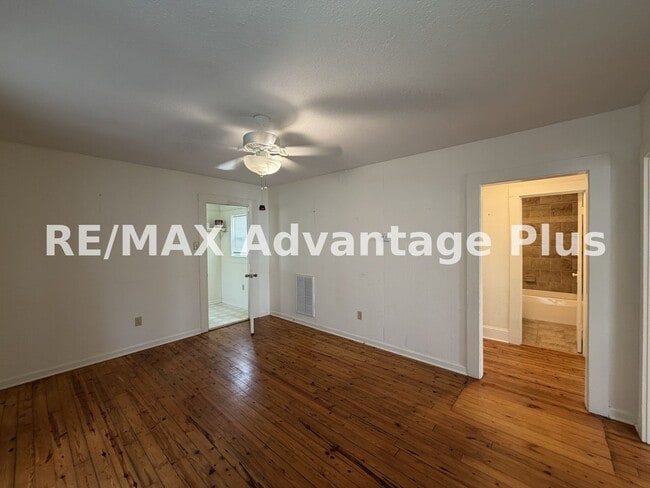 Photo - 711 Monroe St