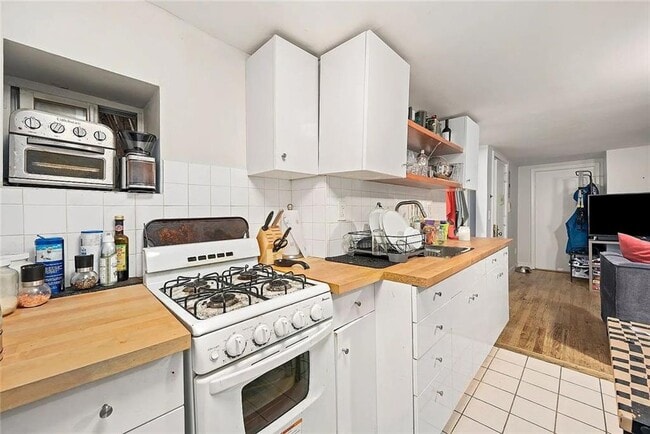 Photo - 42 Clermont Ave Unit 1