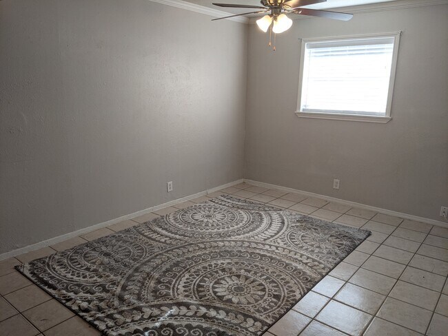 Photo - 2428 Louise St Unidad 14