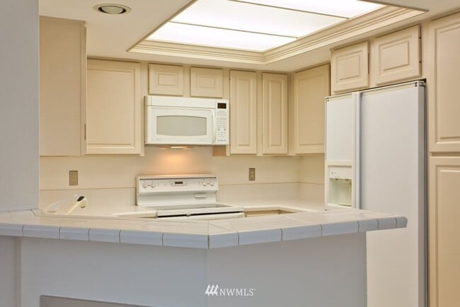 Photo - LOCATION, LOCATION, LOCATION wonderful 2 bedroom in the Carlyle.