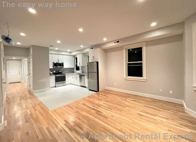 Building Photo - 70 Spring St Unit #2