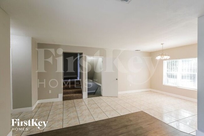 Photo - 810 NW 186th Dr