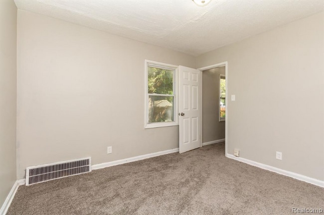 Photo - 16011 Manning St