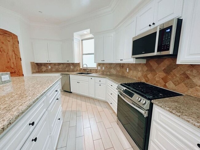 Building Photo - Gorgeous 6 Bed in Carlsbad with Ocean View...