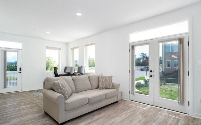 Photo - 1618 Blacksmith Wy