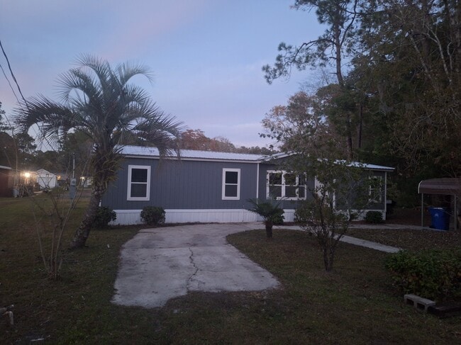 Photo - 836 W 11th St