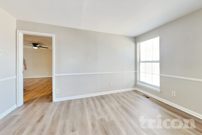 4587 N Granby Wy