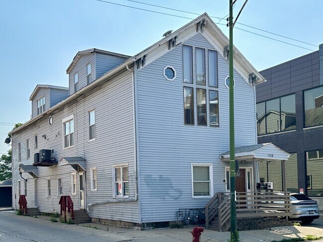 Building Photo - 2458 N Clybourn Ave Unit R3