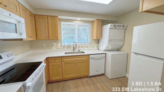 Photo - Freshly Updated 3 BD | 1.5 BA Unit - Downtown Estacada