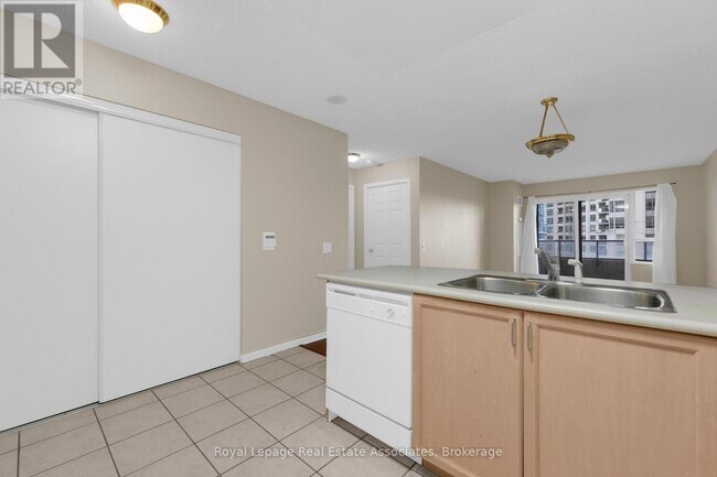 Photo - 25 Kingsbridge Garden Cir Unit 622