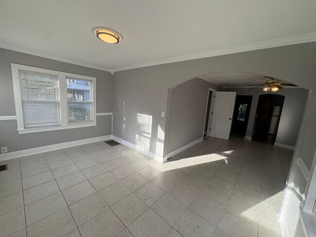 Photo - 3 Bed / 2 Bath Single-Family Home Near Dow...