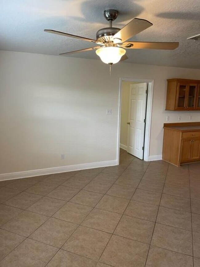 CUTE HOME in a GREAT LOCATION!! 3 Bedroom Rental House Rental in