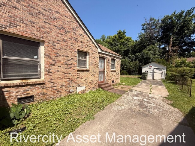 Photo - 2308 Larose Ave
