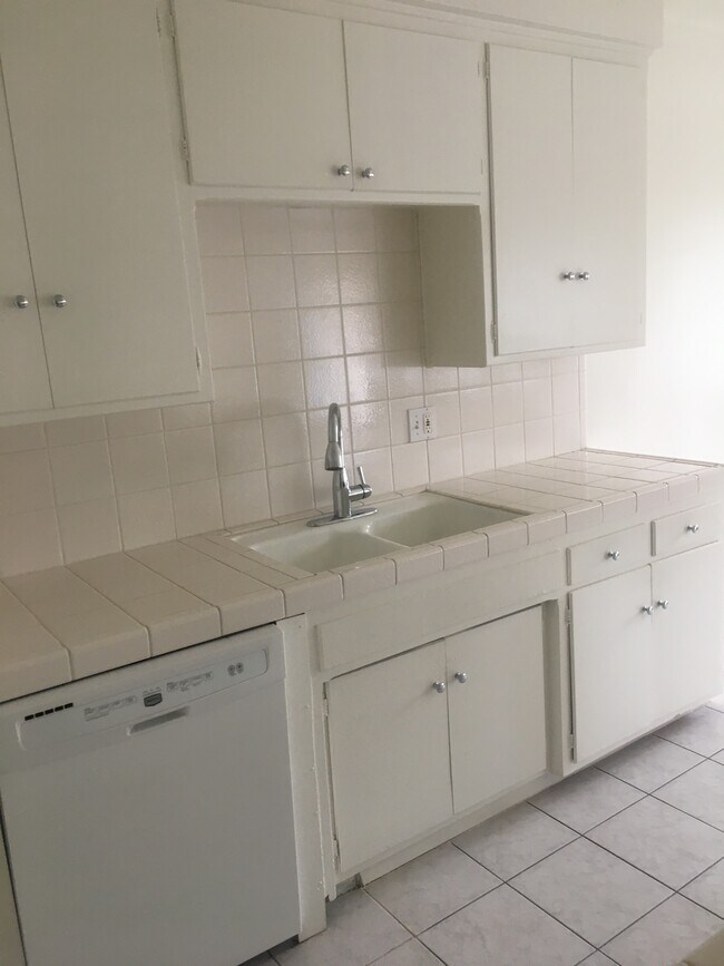 Narbonne Apartments