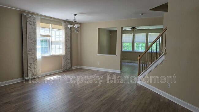 Photo - 314 Ashburn Ln