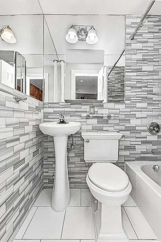 Photo - 219 E 28th St Unidad 4C