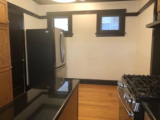 Photo - 1032 W Oakdale-1 Unit 1