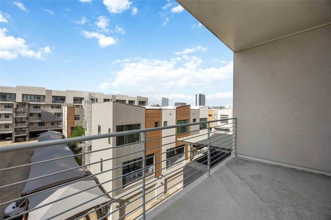 Photo - 2401 Crawford St Unidad A210
