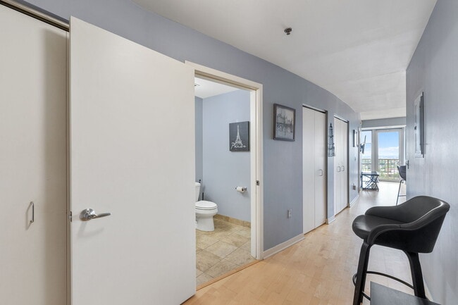 Building Photo - 929 Portland Ave Unit 2408