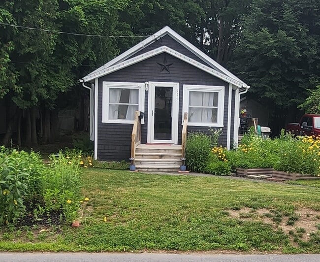 Photo - 176 W North St