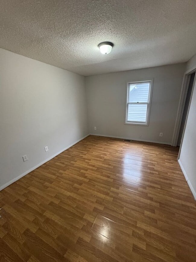 Photo - 513 E Suttenfield St