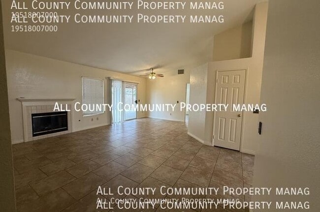 Photo - 2277 Oak Ave
