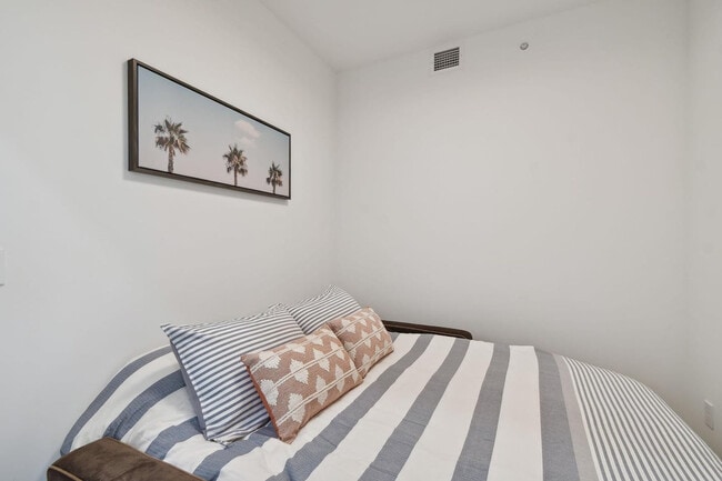 Photo - 1889 N Tamiami Trl Unit SI FL1-ID1590863P