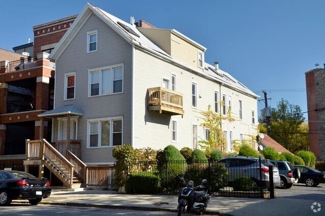 Building Photo - 2514 N Southport Ave Unit 2F Rental