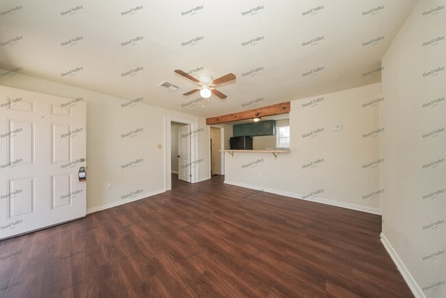 Photo - 1932 Lariet Ln