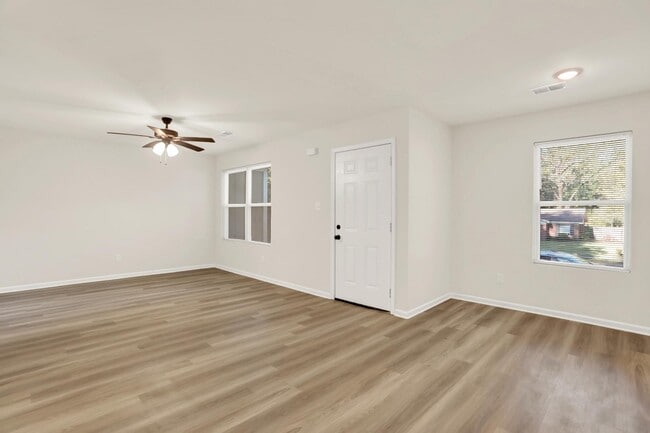 Building Photo - 457 Fernhill Cove