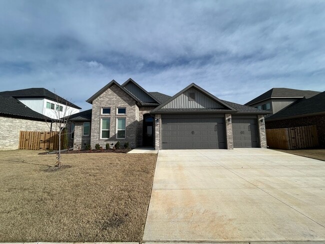 Building Photo - Beautiful Modern Home in Pea Ridge!