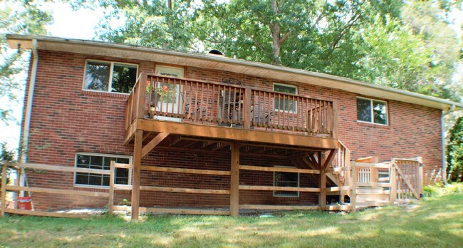Photo - "Charming 3-Bed Retreat with Finished Basement & Fireplace in Scenic Mills River!" Furnished