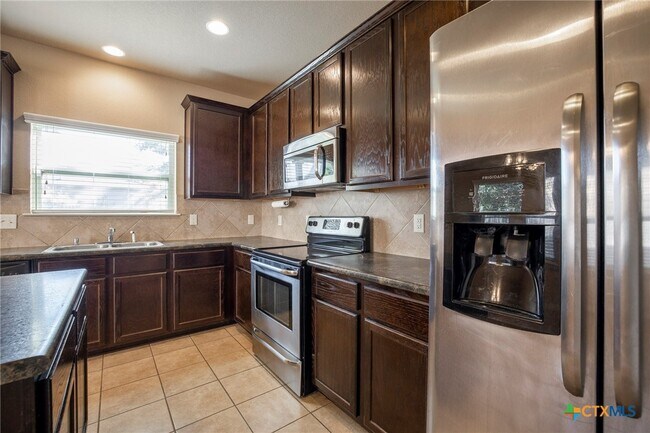 Photo - 433 Stonebrook Dr