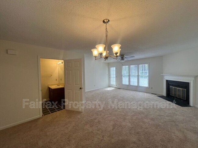 Photo - 112 Greenmont Ln